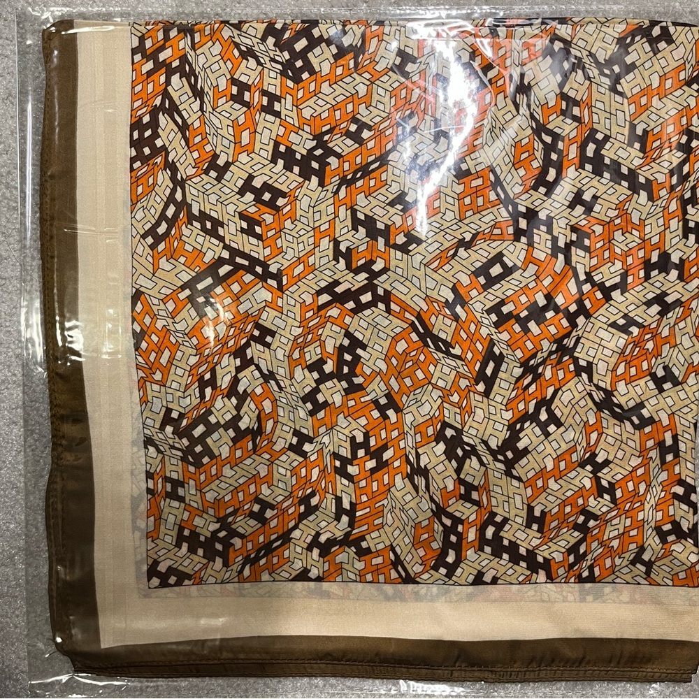 NWT Geometric Patterned Scarf 27x27